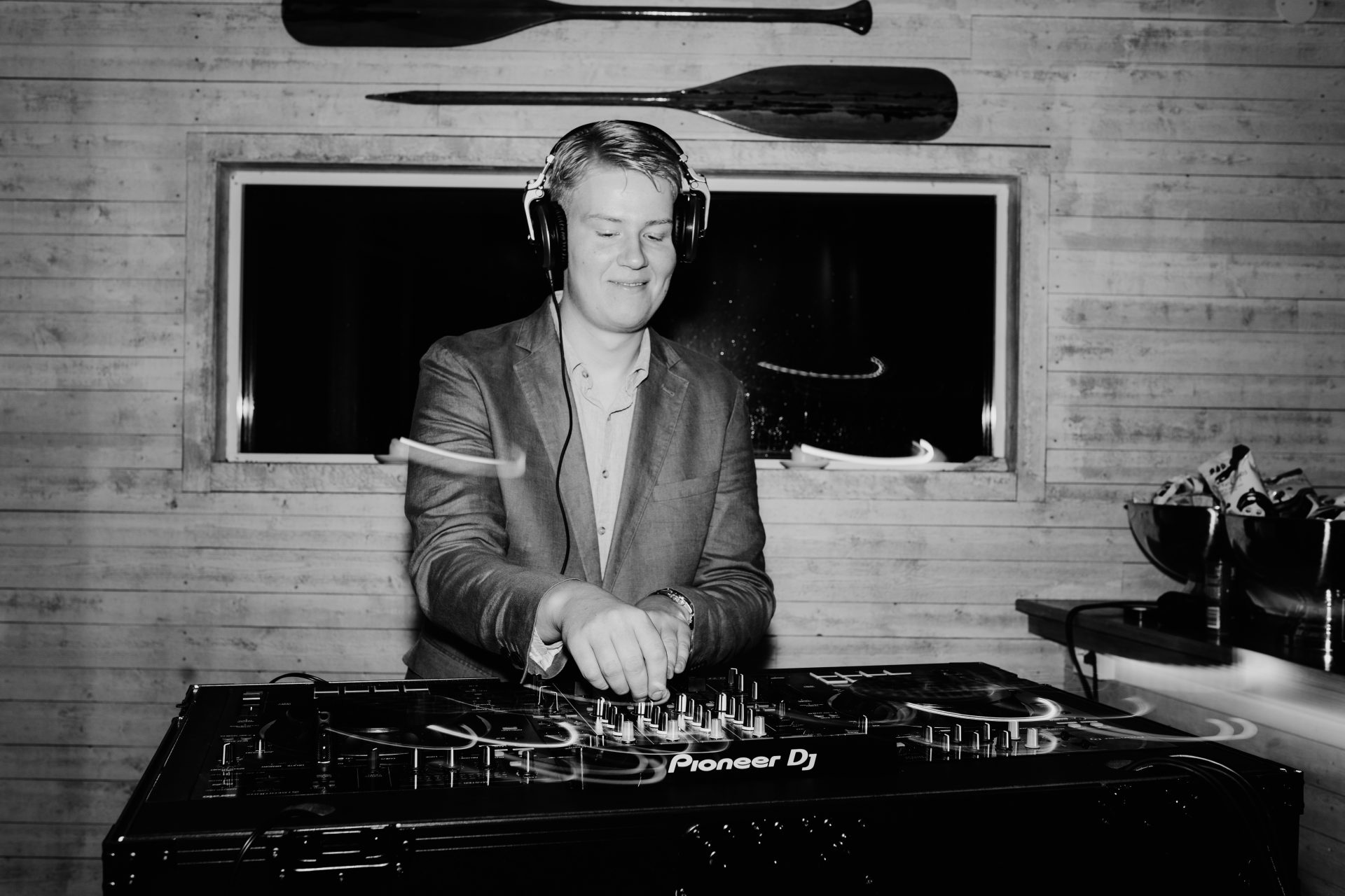 Professionell och erfaren DJ spelar på bröllop i Halmstad