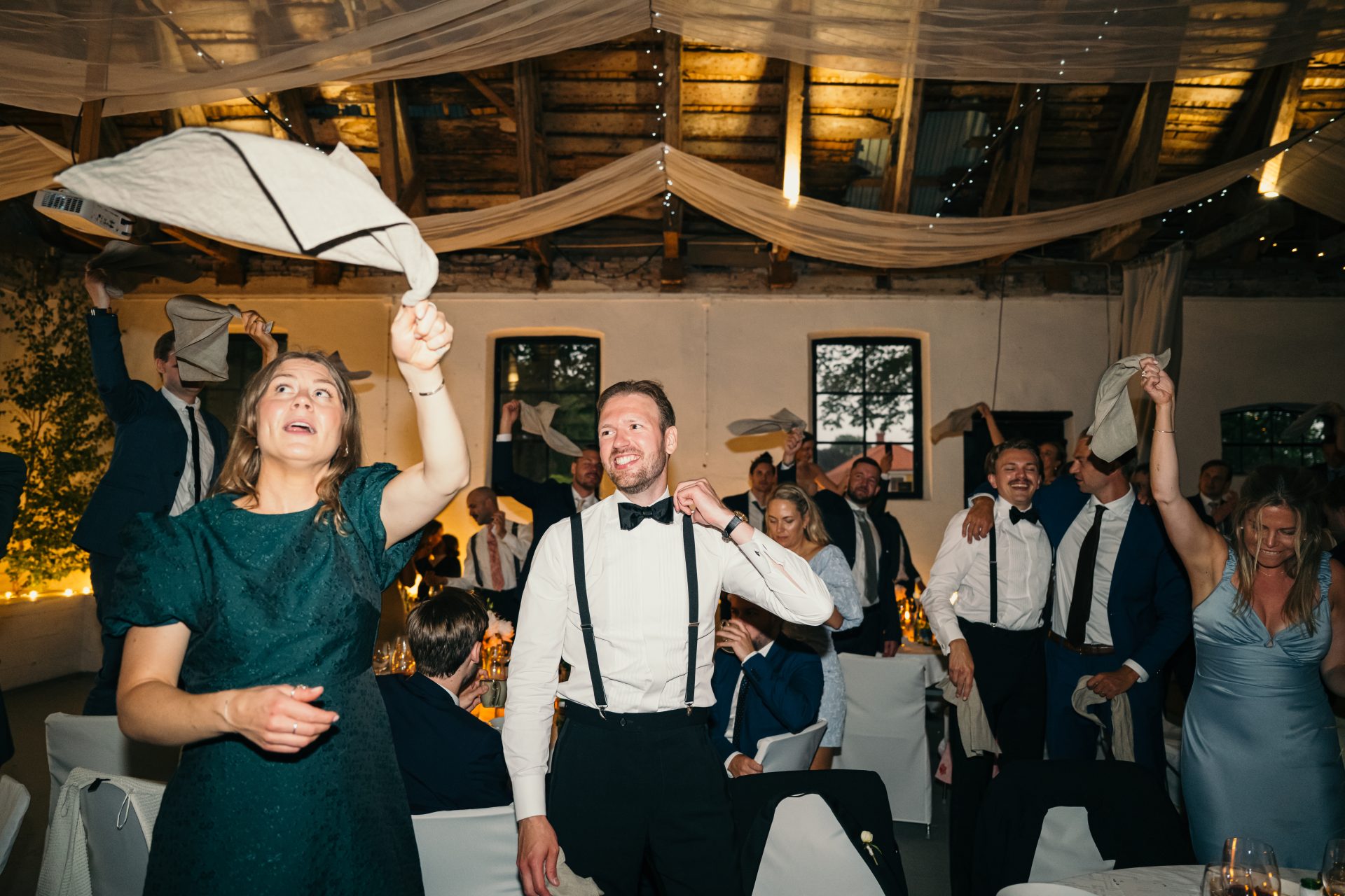 Bröllopsmiddag i Halmstad med musik och atmosfär skapad av DJ EKN